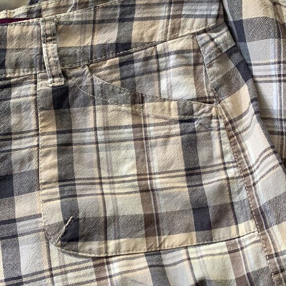 Gloria Vanderbilt plaid Bermuda shorts Size 8P - Picture 3 of 7